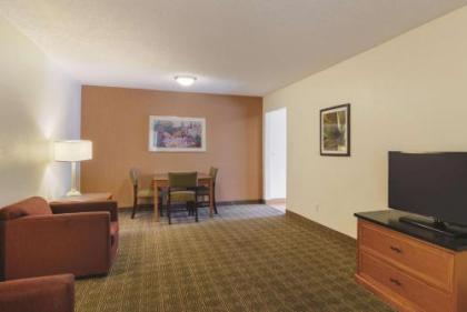 La Quinta Inn by Wyndham Denver Cherry Creek - image 2