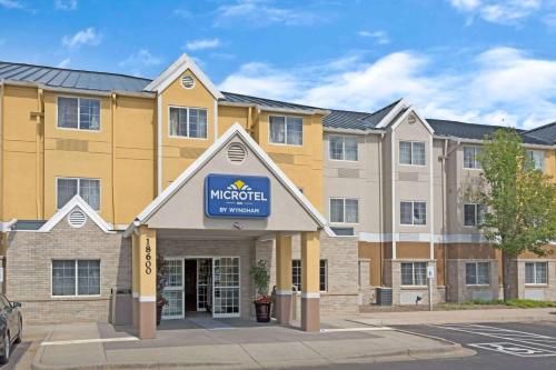 Microtel Inn and Suites DIA - main image