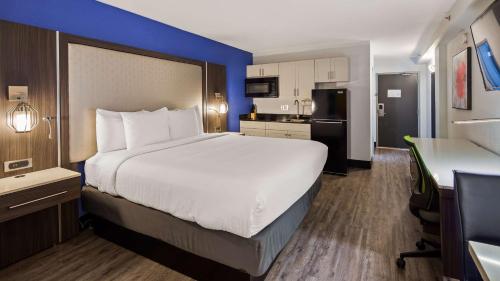 Best Western Plus Executive Residency Denver-Central Park Hotel - main image