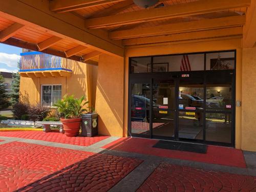 Americas Best Value Inn Denver - image 4