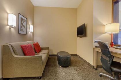 Cambria Hotel Denver International Airport - image 4