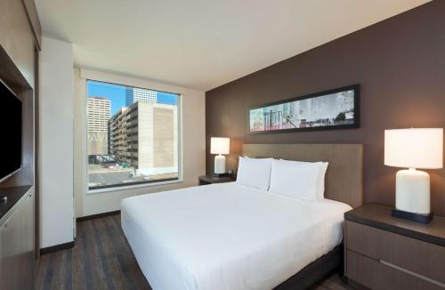 Hyatt House Denver/Downtown - image 2