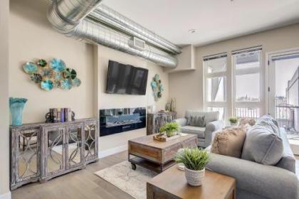 Modern Rustic Oasis in RiNo District! Sleeps 6! - image 3