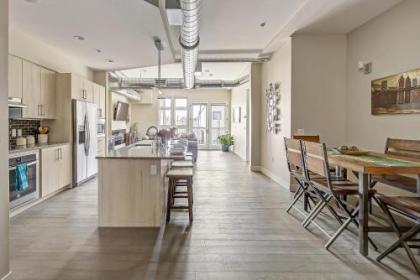 Modern Rustic Oasis in RiNo District! Sleeps 6! - image 4