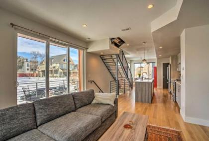 Fully Loaded Denver Townhome 1 Block to Mile High - image 3