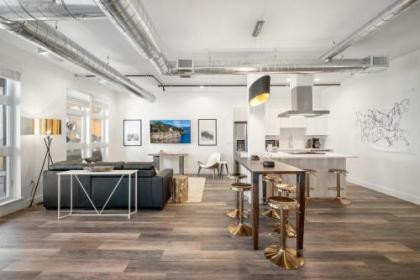 New Sleek Urban Cowboy Loft! Denver Skyline Views!