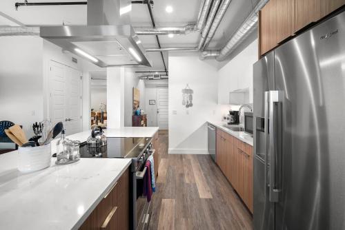 New Stunning Modern loft in RiNo! Walk Everywhere! - image 4