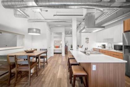 New Stunning Modern loft in RiNo! Walk Everywhere! - image 5