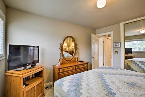 Oceanfront Lincoln City Condo with Pool and Sauna - image 2