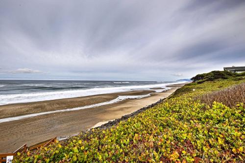 Oceanfront Lincoln City Condo with Pool and Sauna - image 4