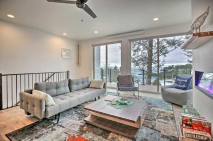 Depoe Bay townhome with Deck and Ocean Views Oregon