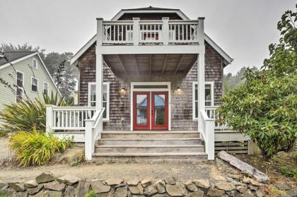 Dog Friendly Home with Hot tub and Deck Walk to Beach