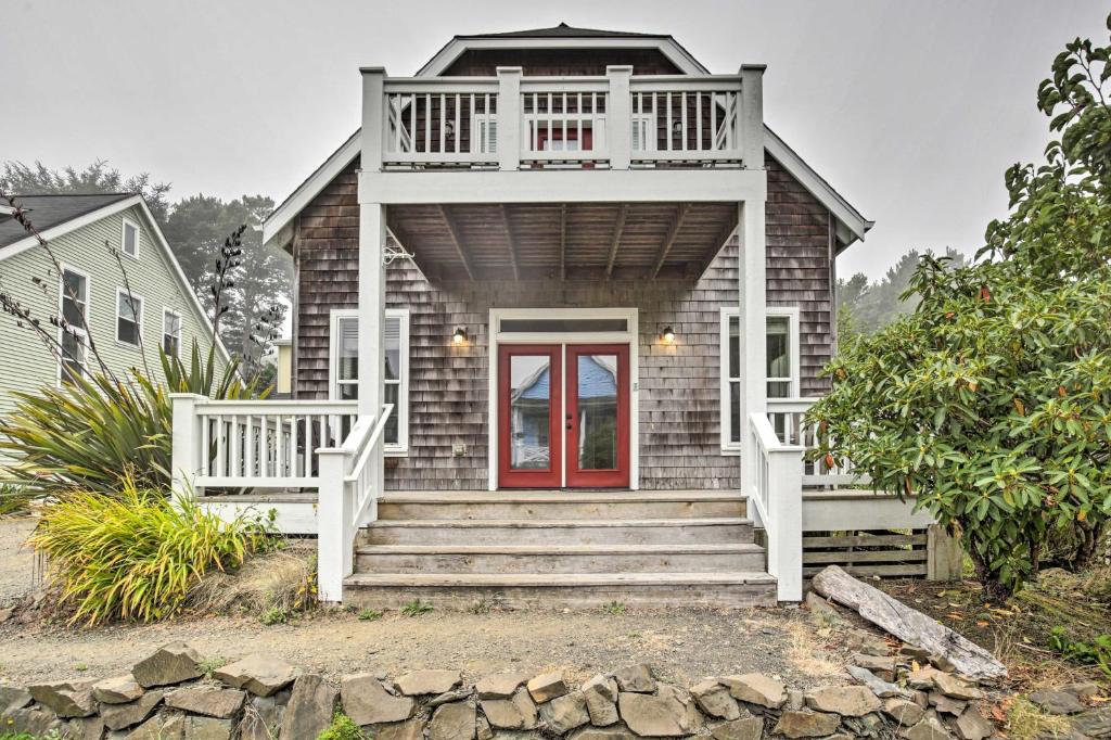 Dog-Friendly Home with Hot Tub and Deck Walk to Beach - main image