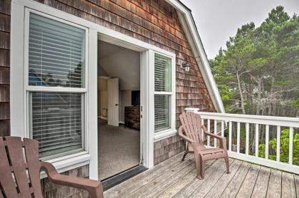 Dog-Friendly Home with Hot Tub and Deck Walk to Beach - image 11