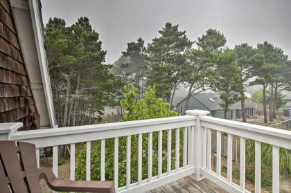 Dog-Friendly Home with Hot Tub and Deck Walk to Beach - image 12