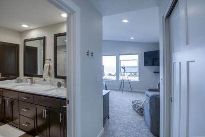 Oceanview Townhome - Pet Friendly - Sleeps 6 - King - image 4