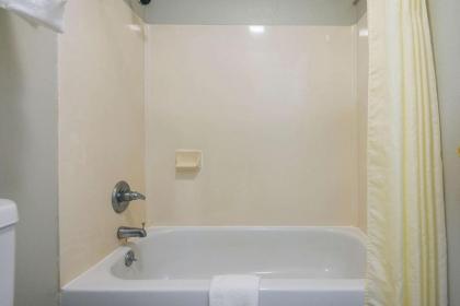 Quality Inn - image 8