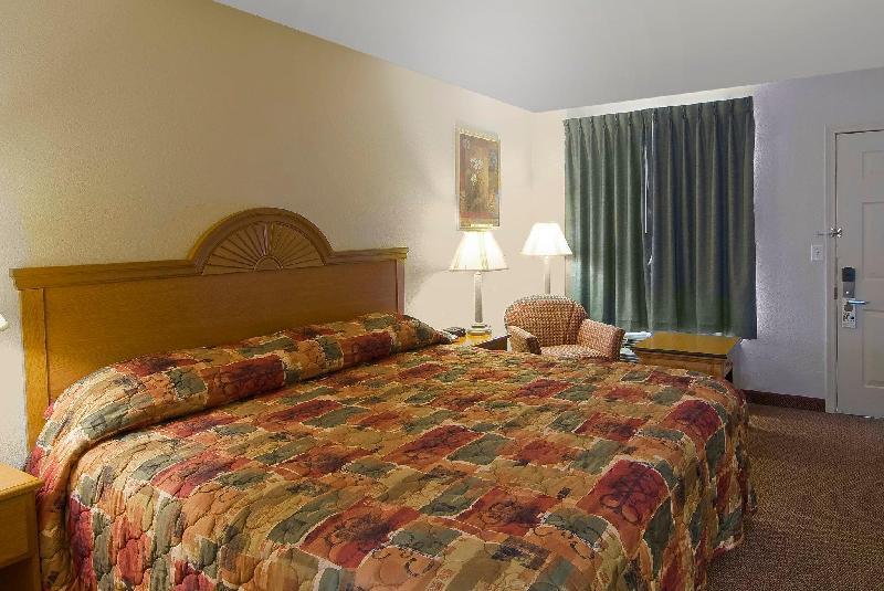 Americas Best Value Inn Deridder - image 4