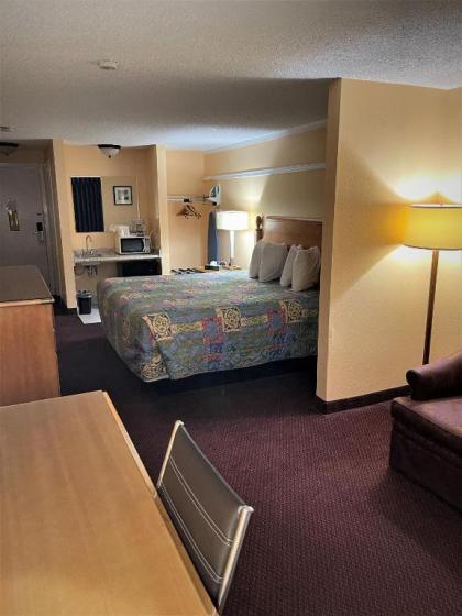 Marina Inn Des Moines / SeaTac - image 9