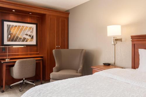 Hampton Inn Des Moines-Airport - image 3