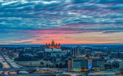 Holiday Inn Des Moines-Downtown-Mercy Campus an IHG Hotel - image 3