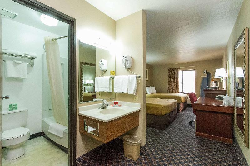 Econo Lodge Inn & Suites Des Moines - image 3