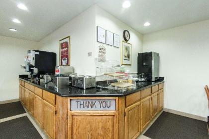 Econo Lodge Inn & Suites Des Moines - image 4