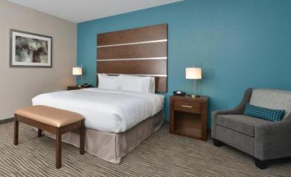 Hampton Inn & Suites Des Moines Downtown - image 3