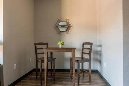 Updated and Contemporary 2BR Apts by Frontdesk - image 18