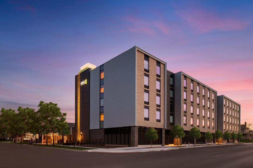 Home2 Suites by Hilton Des Moines at Drake University - main image