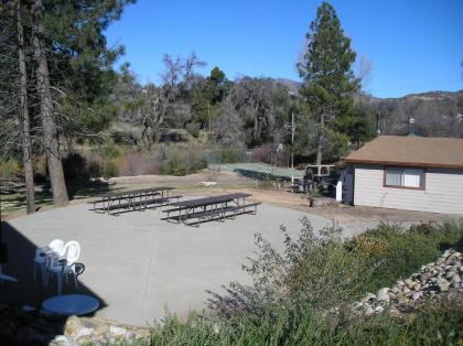 Oakzanita Springs Camping Resort Cabin 1 - image 9