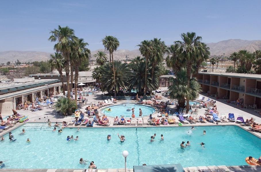 Desert Hot Springs Spa Hotel - image 6