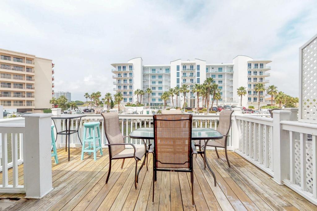 3 Bed 4 Bath Apartment in Destin - main image