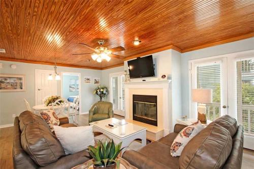 Cozy Beach House - image 3