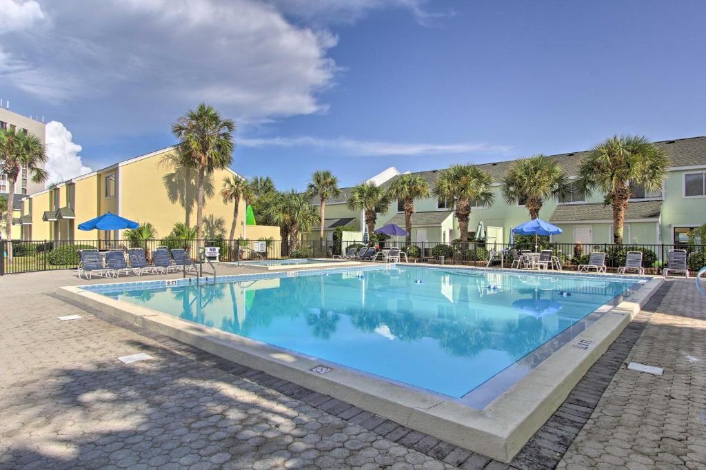 Destin Townhome with Beach Access and 2 Pools! - main image