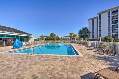 Airy Destin Condo with Pool - Walk to Private Beach! - image 2