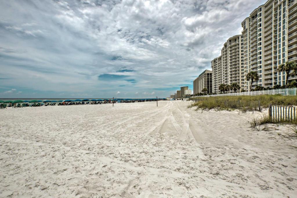 Destin Condo with Stunning Ocean Views and Pool Access - image 2