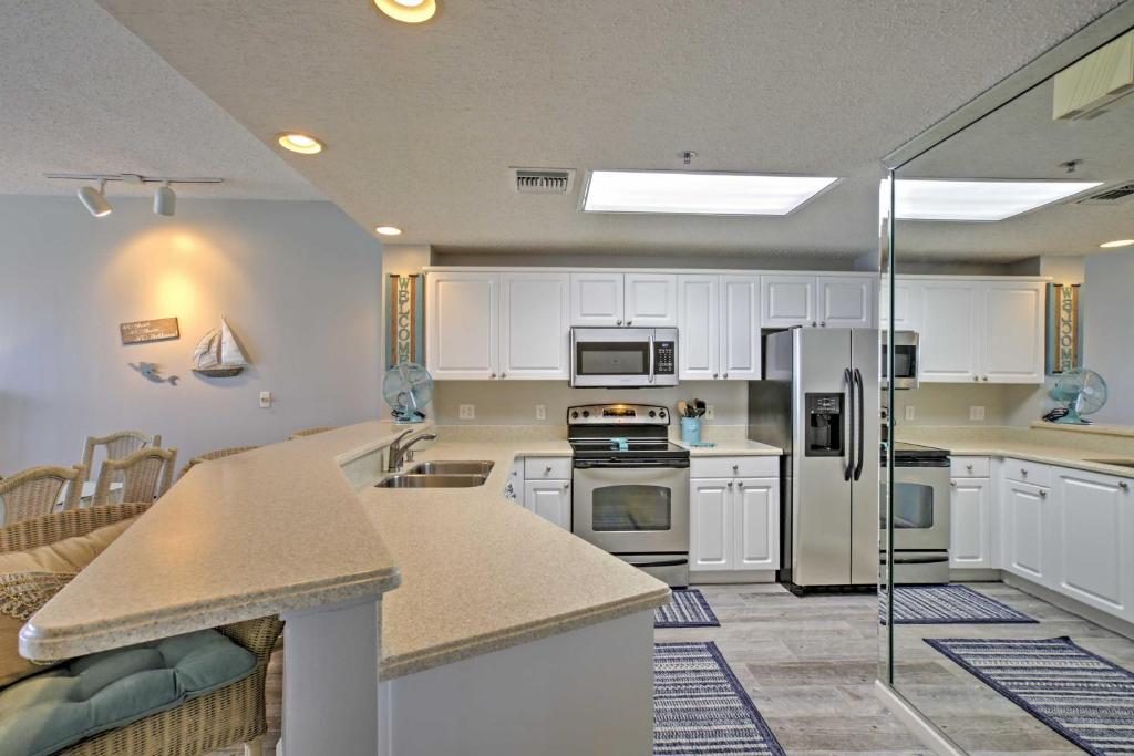 Destin Condo with Stunning Ocean Views and Pool Access - image 4