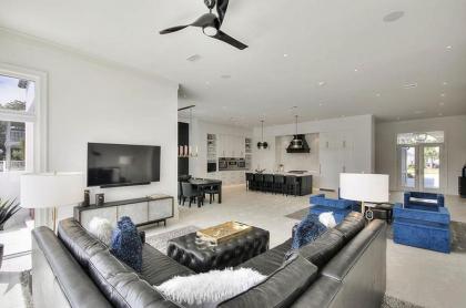 Modern Paradise by Five Star Properties - image 9