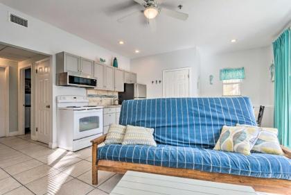 Sunny Beach Cottage with Shared Pool - Walk to Coast - image 10