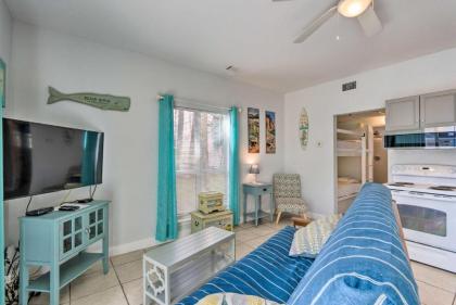 Sunny Beach Cottage with Shared Pool - Walk to Coast - image 5