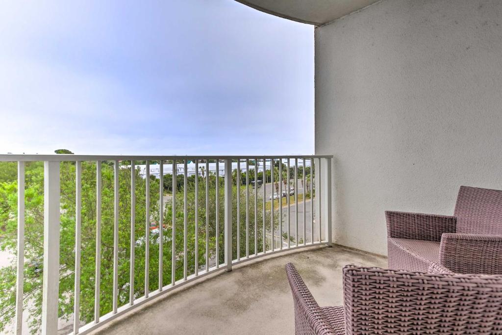 Palms of Destin Condo with Pool Walk to Beach! - image 5