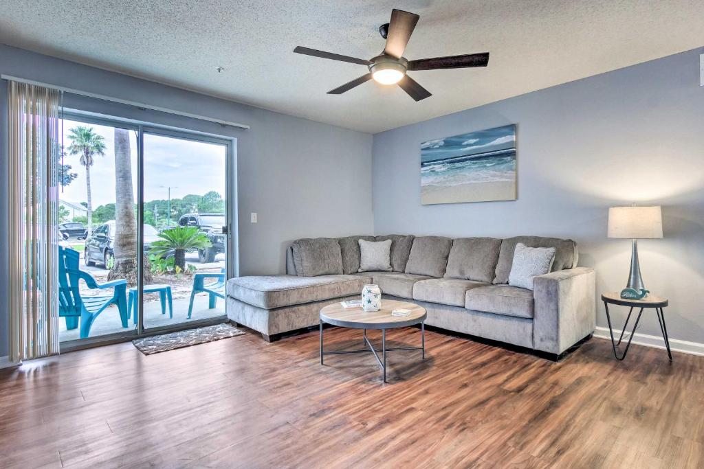 Destin Condo with Pool Access Less Than 1Mi to the Beach - main image