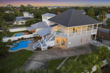 SOUTHERN JEWEL by Bliss Beach Rentals - image 2