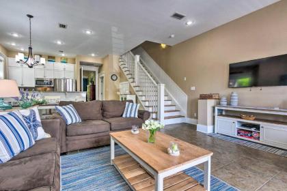 Breezy townhome Steps to miramar Beach