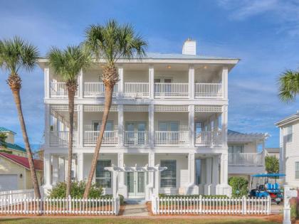 Stunning Large Home With Carriage House and Private Pool 5mn Walk to Beach Hot tub and BBQ Pets Welcome Destin Florida