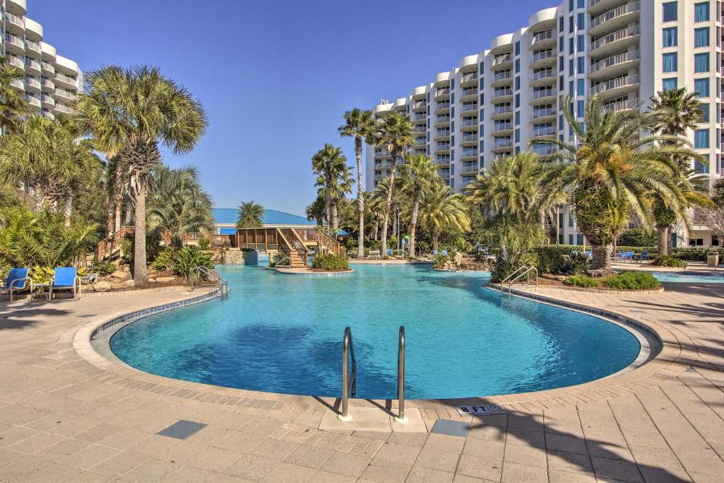 Destin Condo with Amenities Less Than half Mi to Beach! - image 3