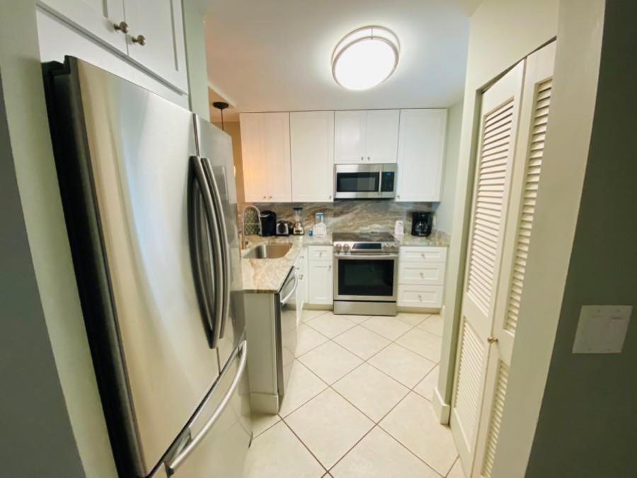 Unit 517 - Washer and Dryer in unit - FREE Beach Service - Amazing Sunset Views - main image