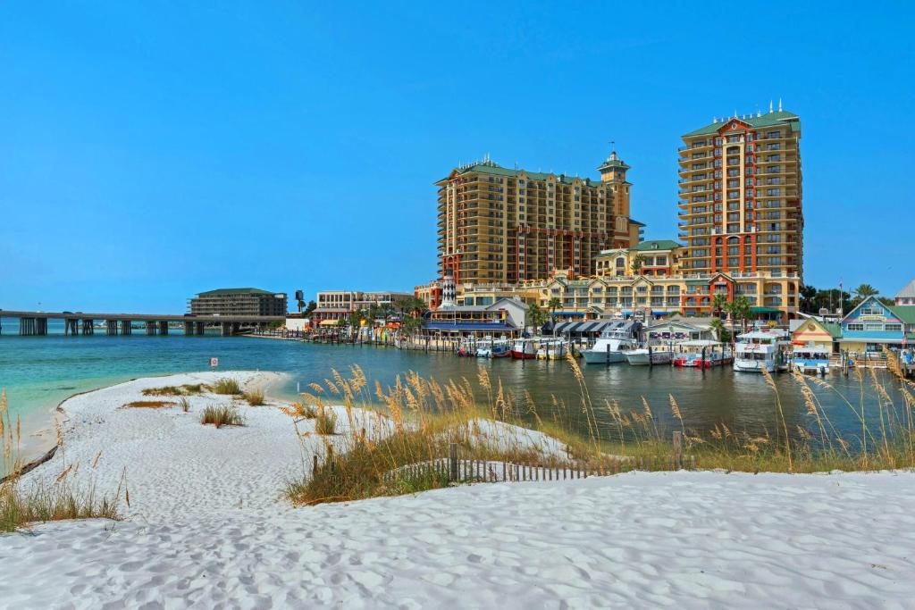 Emerald Grande W222 by RealJoy Vacations - image 3