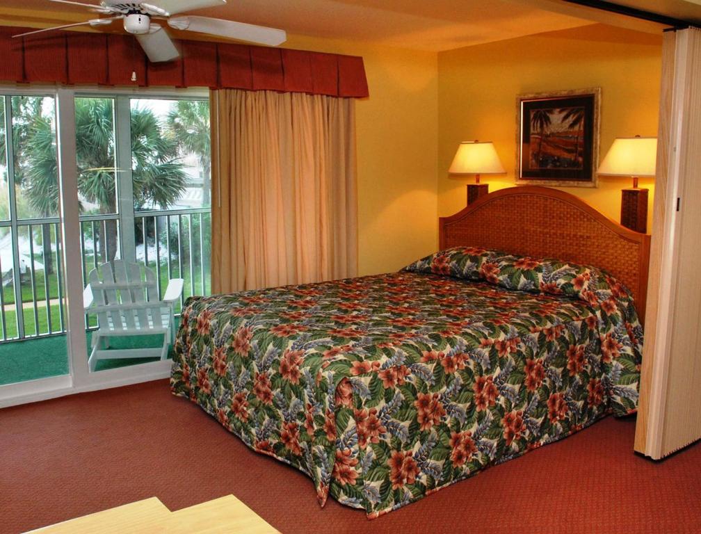 Stylish Condo Across Big Kahuna's Water Park at Destin - Studio Condo #1 - image 5